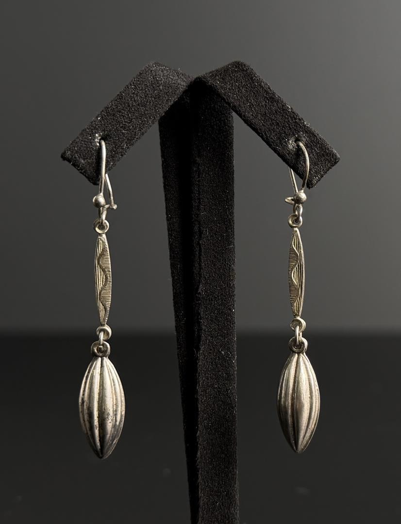 Van Dell Sterling Silver Earrings: 2.52 grams, 2" long.