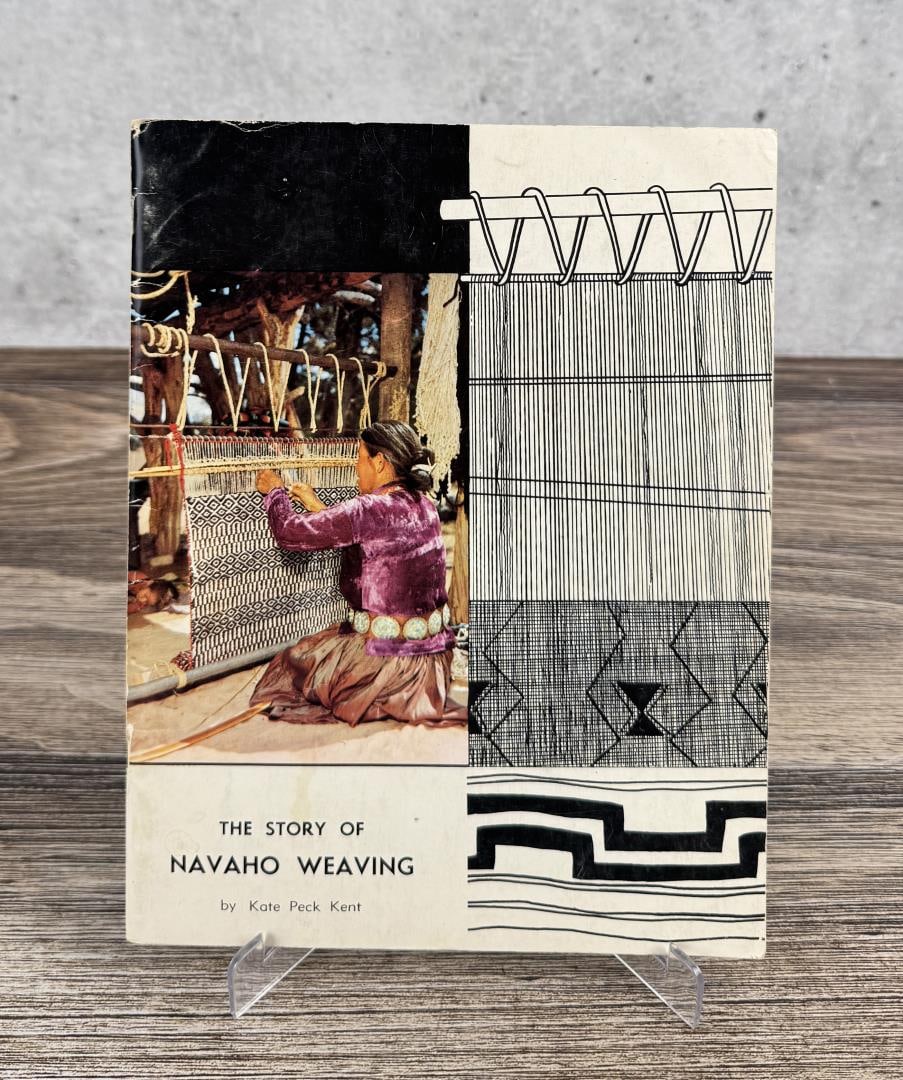 The Story of Navaho Weaving: Illustrated with Photographs of Blankets in the Collection of the Heard Museum of Anthropology and Primitive Art, Phoenix, Arizona. Kate Peck Kent, 1961. From the Native American reference library of