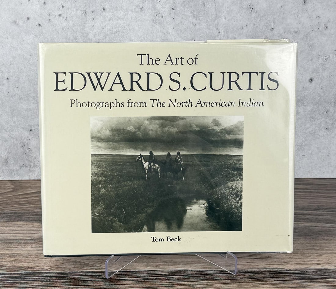 The Art of Edward S. Curtis: Photographs from the North American Indian. Tom Beck, 1995. From the Native American reference library of Stanley Miller.