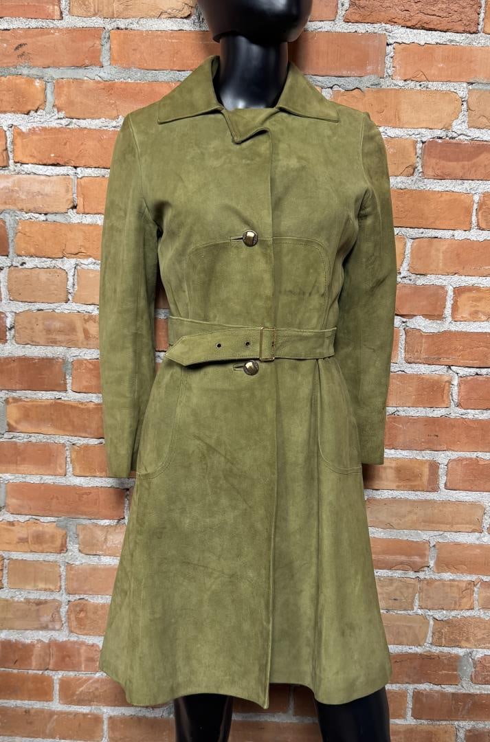 Vintage Augusto Gonzalez Suede Leather Jacket: 16" armpit to armpit, 36" long, 16" shoulder to shoulder.