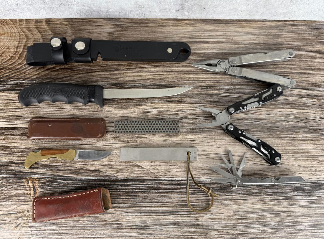 Group of Knives and Multi Tools (1 of 6)
