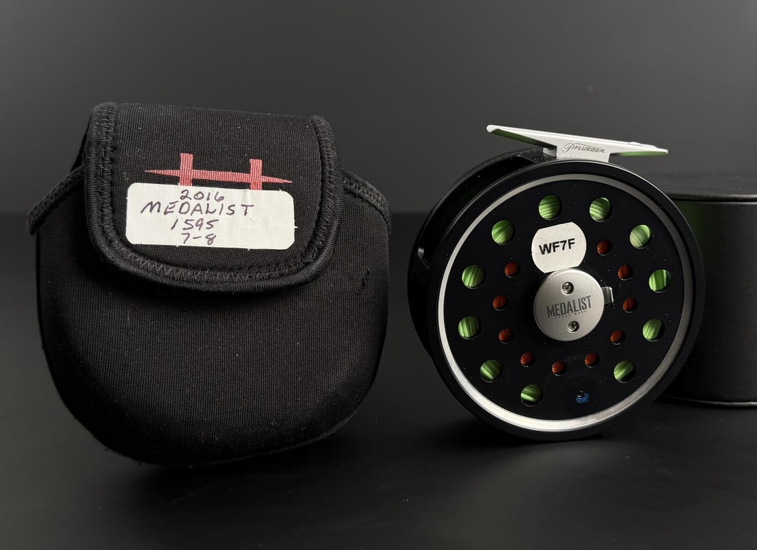 Pflueger Medalist 7/8 1595 Fly Fishing Reel: No knob.