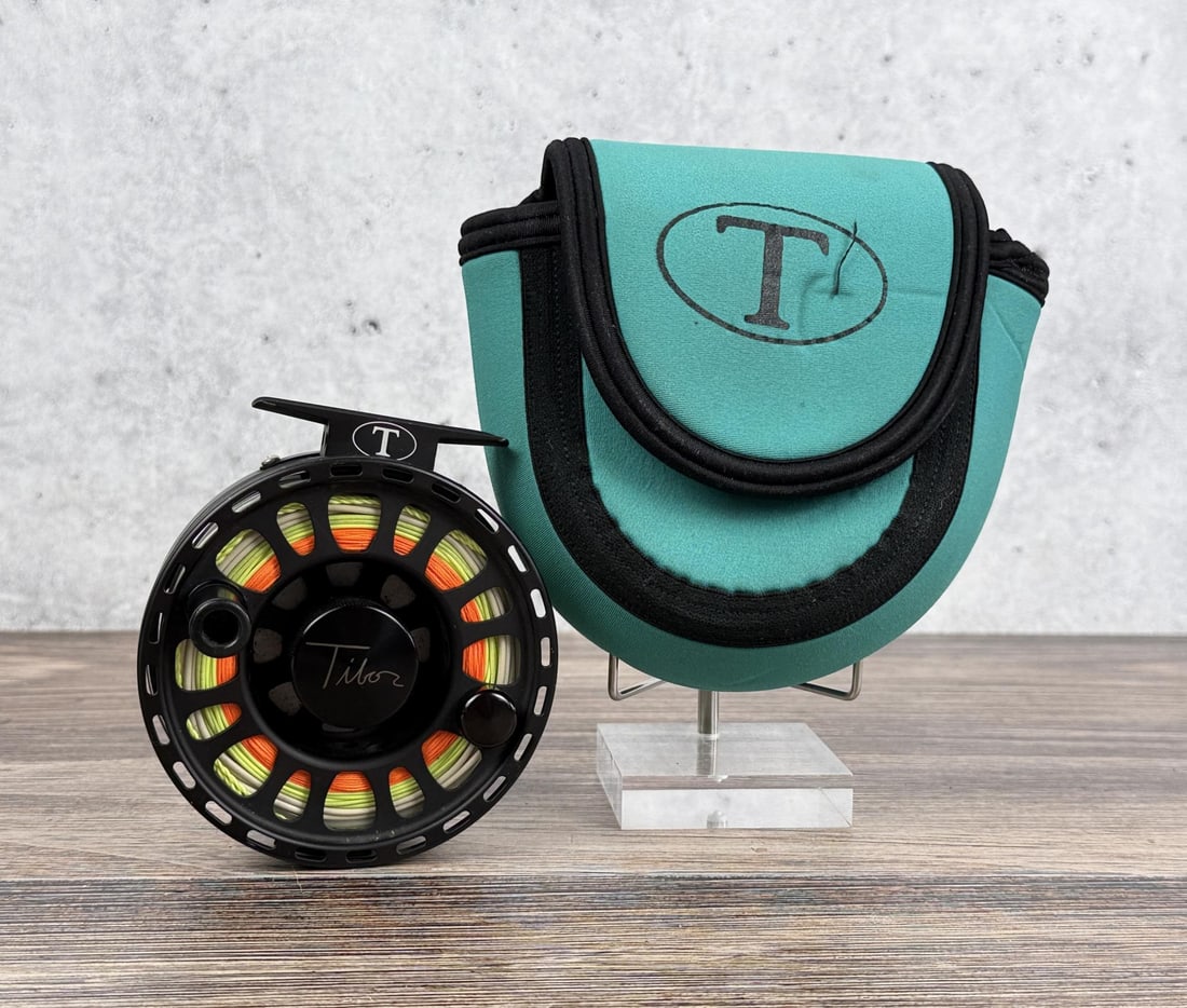 Tibor Signature Series 7 8 Fly Fishing Reel: Comes with original pouch.