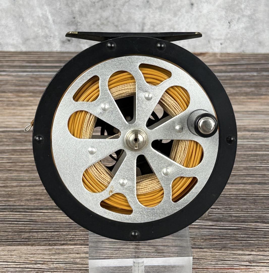 Pflueger Sal Trout No 1554 Fly Fishing Reel: Nice example.