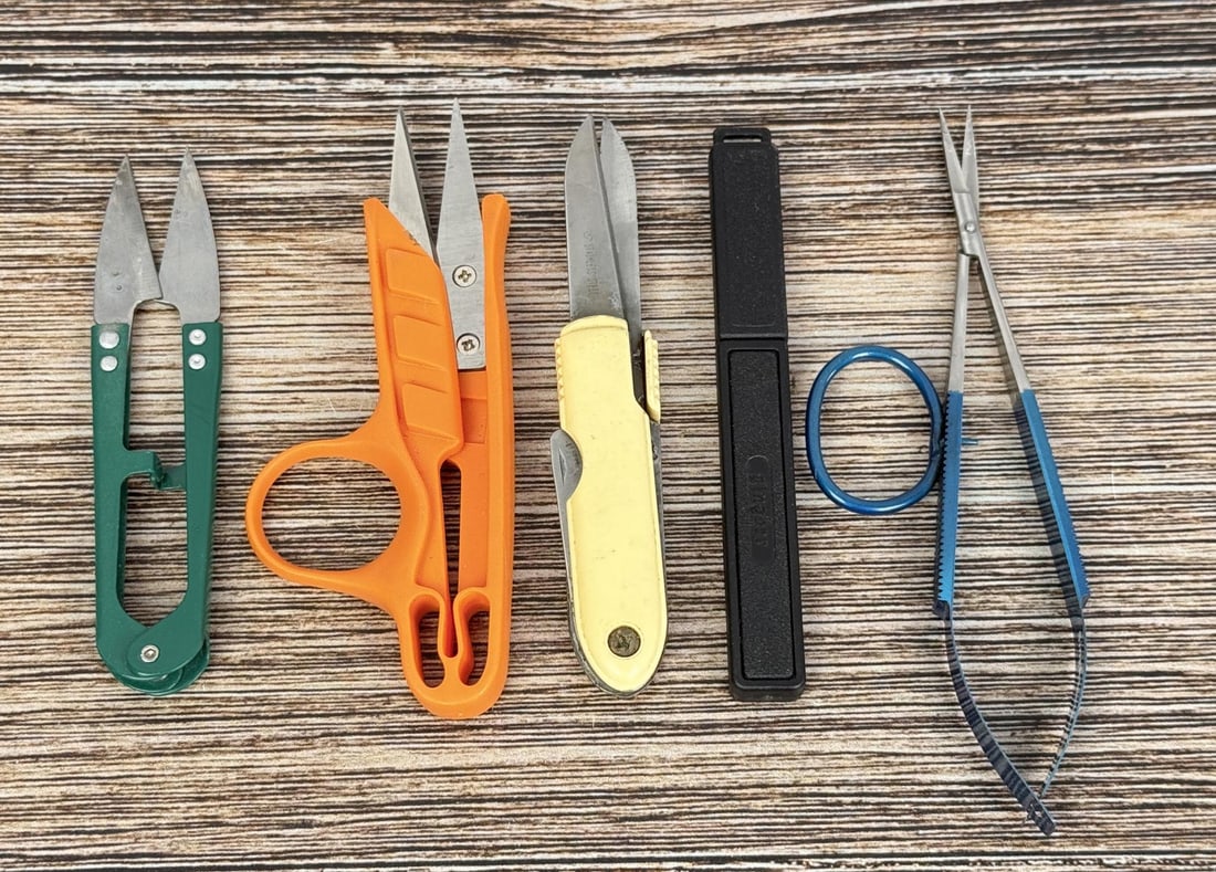 Fly Fishing Fly Tying Tools: Includes thread snips, a folding utility knife, micro scissors, and safety features.