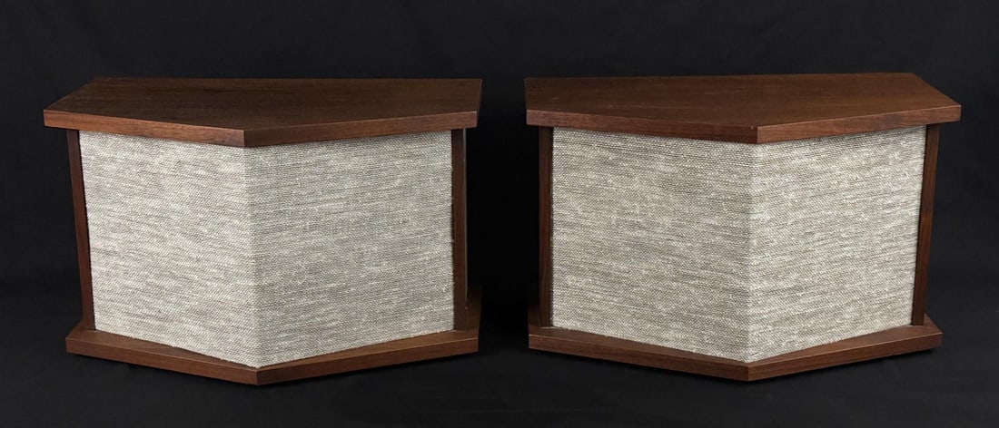 Pair of Bose Model 901 Series II Speakers: 20 1/2" by 13" by 12 1/2". Working.