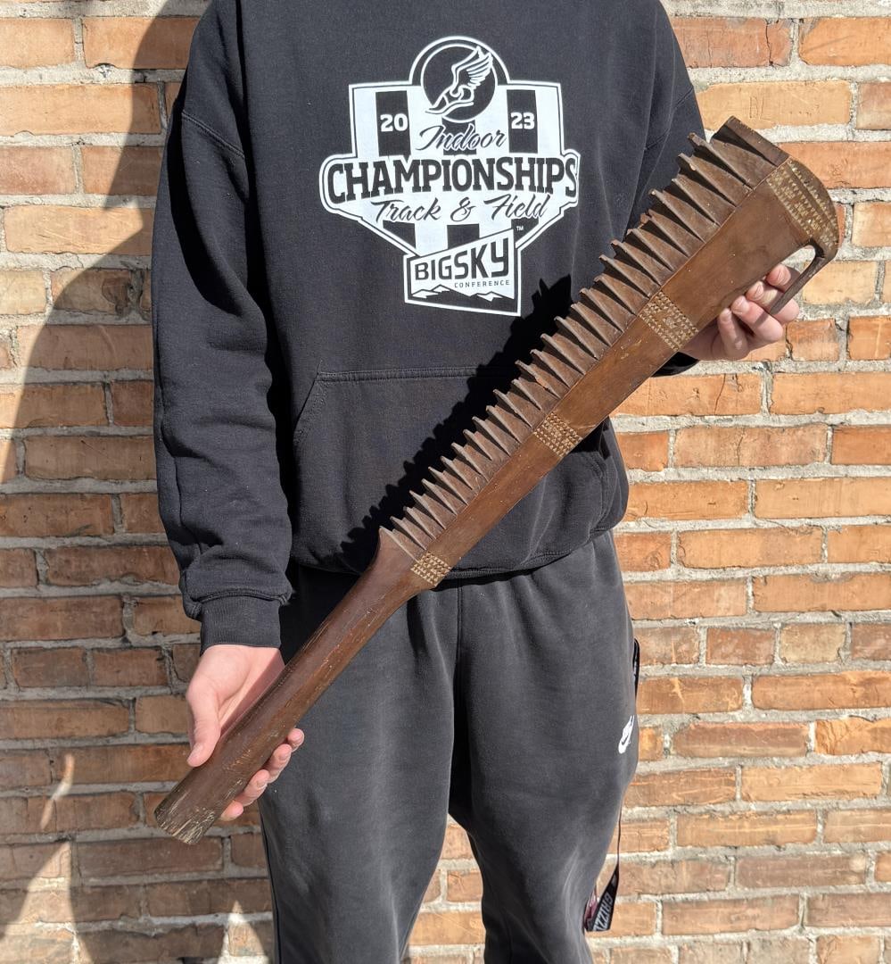 19th Century Nifo'oti Samoa Samoan War Club: 29 1/2" by 7" by 2 5/8". Wonderful example with inlay.