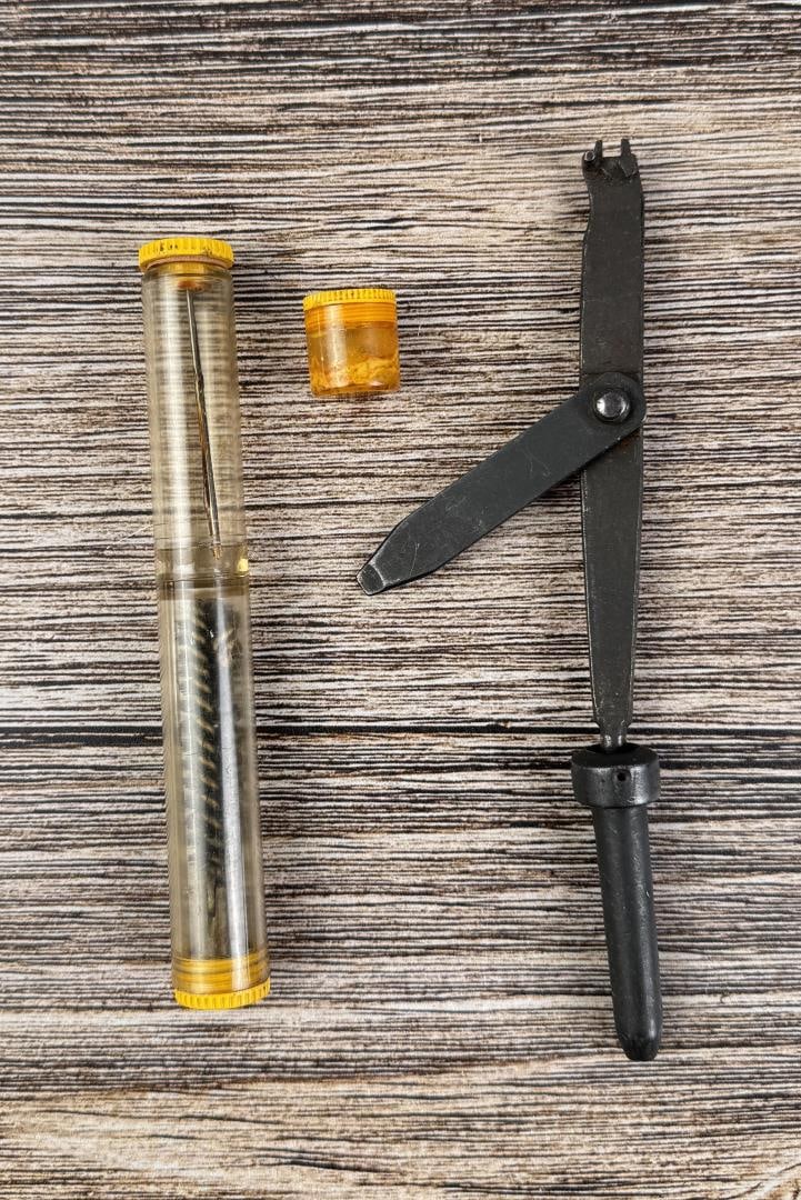 WW2 M1 Garand or 03 Rifle Oiler and Cleaning Kit: Nice Example