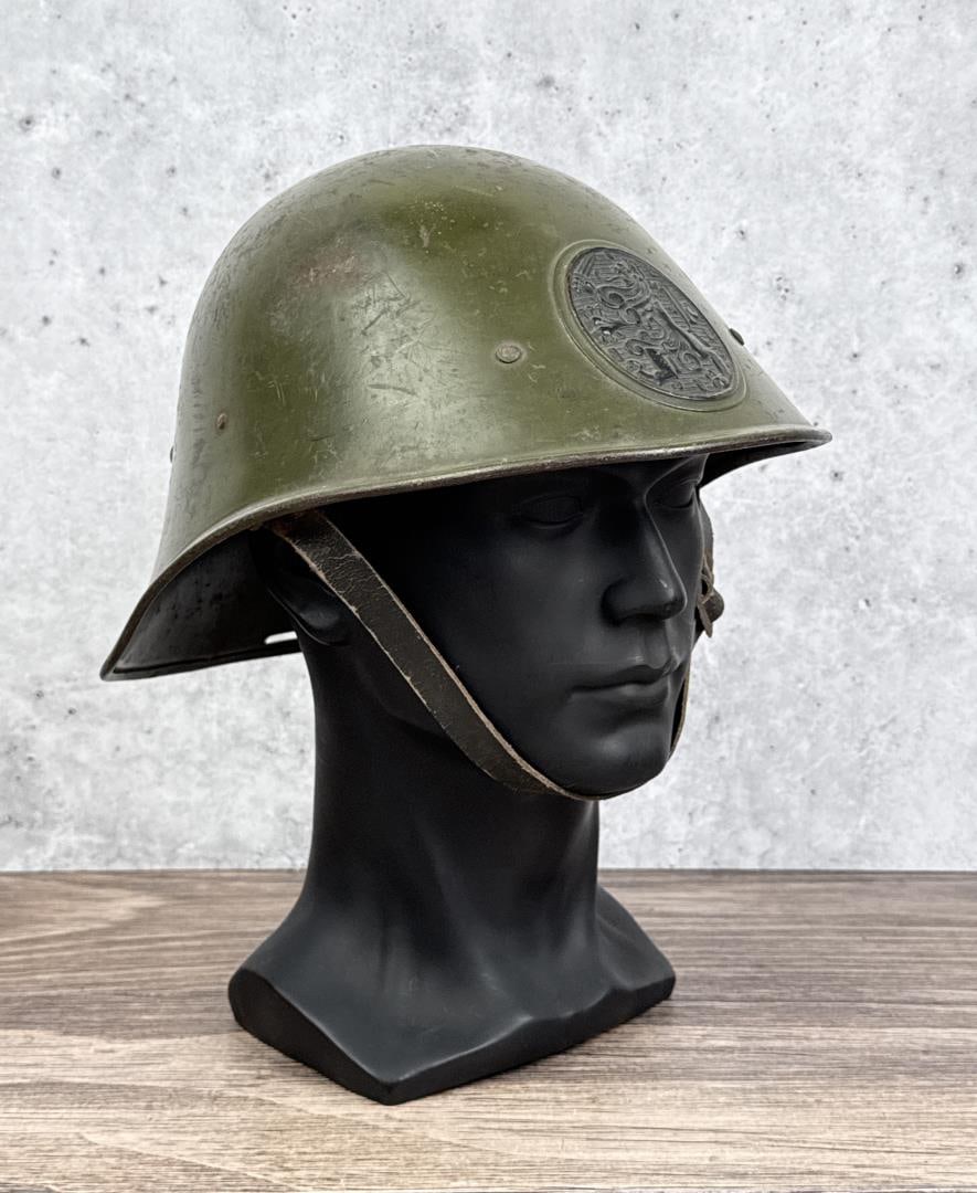 WW2 Dutch M34 Helmet: Adjustable.