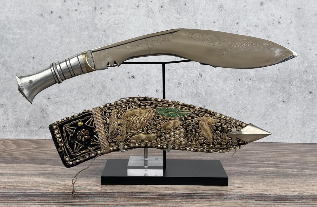 Indian Nepali Kukri Ghurka Knife: 15 3/8" long.