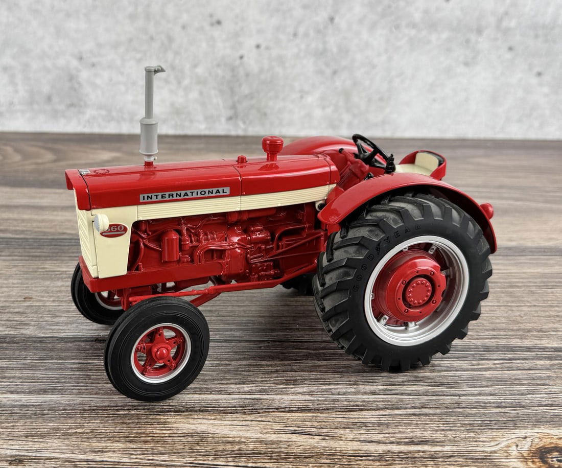 Ertl International 660 Die Cast Tractor (1 of 9)
