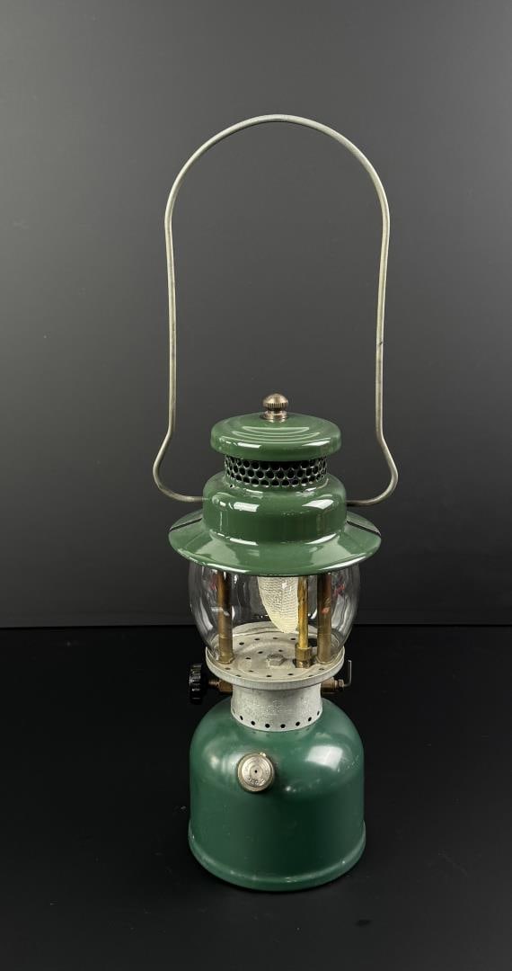 Coleman 242c Hiking Camping Lantern (1 of 10)
