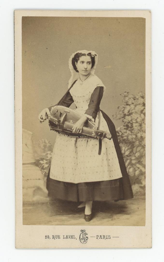 Victoria Lafontaine French Actress CDV Photo (1 of 3)