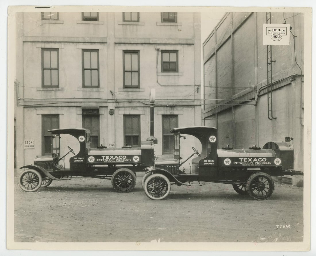 Texaco Gasoline Tanker Gas Truck Photo (1 of 3)