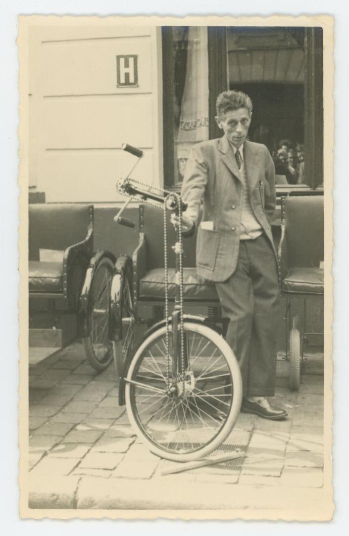 Man with Italian Velocino Bicycle Photo (1 of 3)