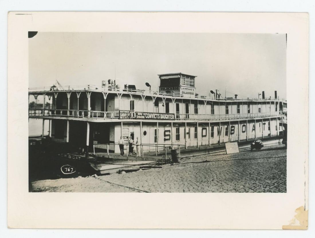 Goldenrod Floating Theater Show Boat Photo (1 of 3)
