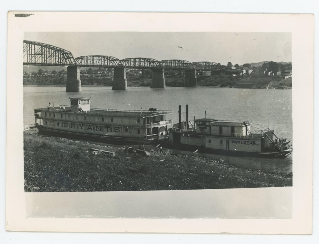 Bryant 8 Floating Theater Show Boat Photo (1 of 3)