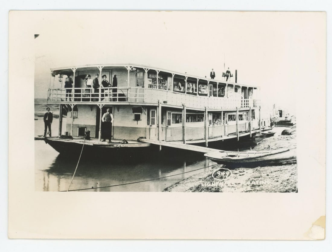 Lightners Floating Palace Show Boat Photo (1 of 3)