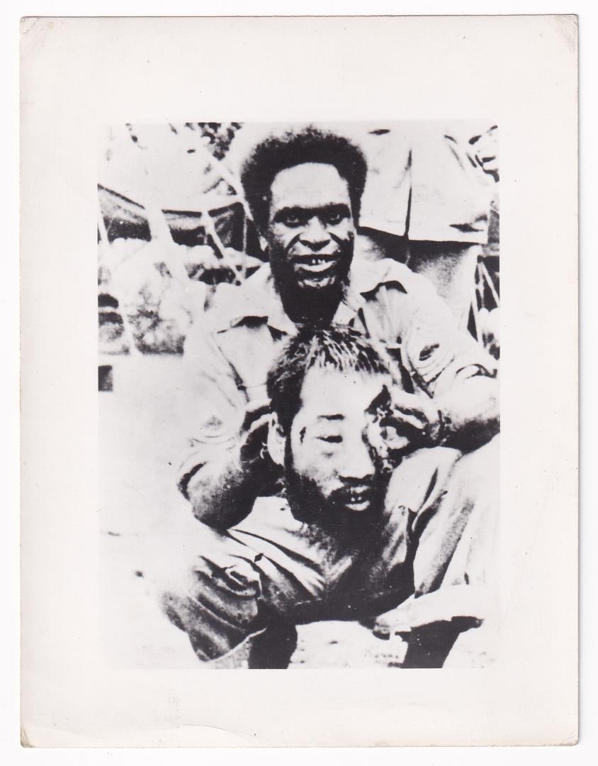 Papaun Soldier Holding Decapitated Japanese Photo (1 of 3)