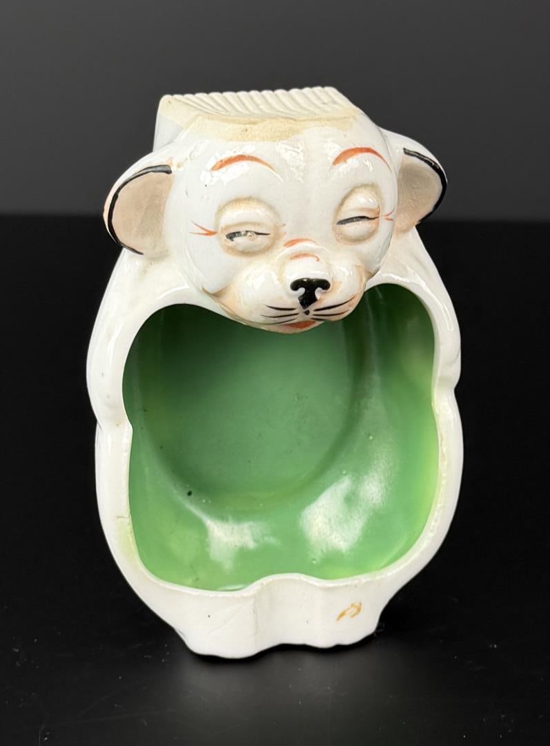 The Hinode Novelty Dog Ashtray (1 of 5)