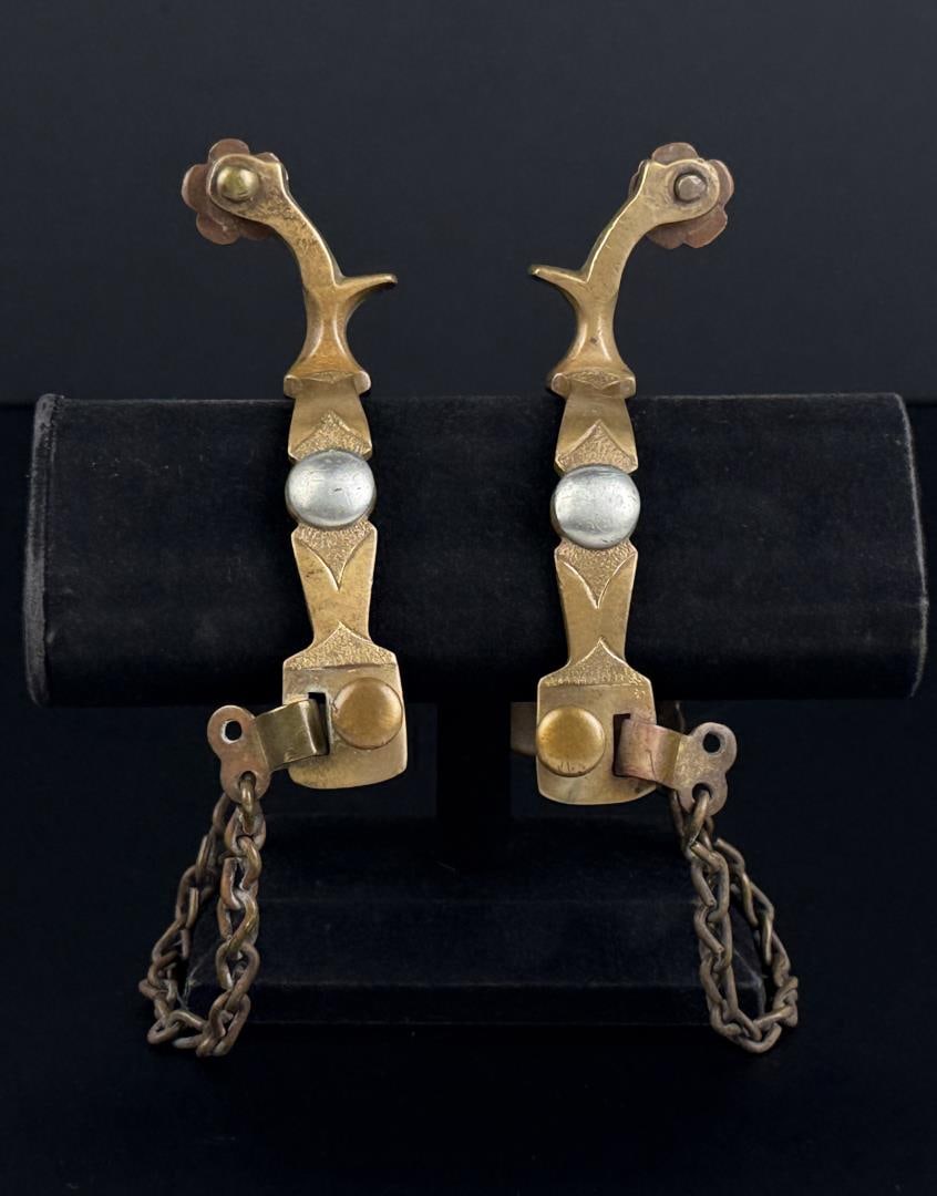 North and Judd Montana Bronze Cowboy Spurs: Incorrect rowels.
