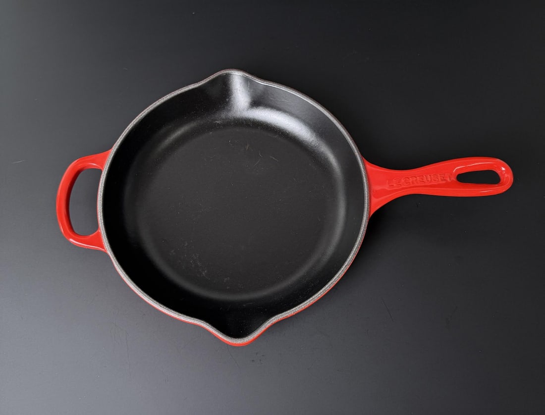 Le Creuset 9 Inch Cerise Red Skillet: Nice example. Made in France