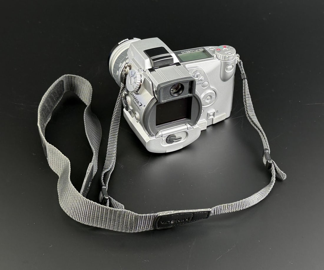 Minolta Dimage 7 Digital Camera - 3