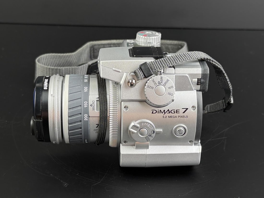 Minolta Dimage 7 Digital Camera - 4