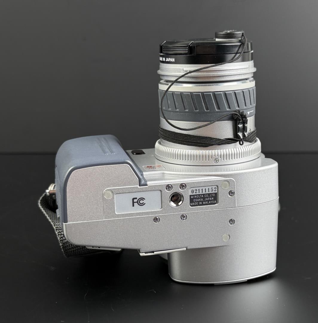 Minolta Dimage 7 Digital Camera - 5