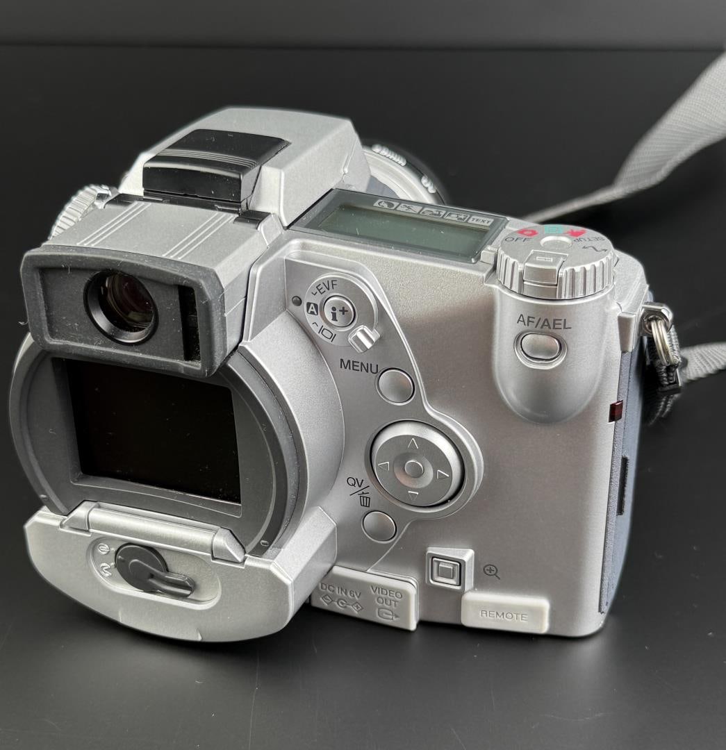 Minolta Dimage 7 Digital Camera - 6