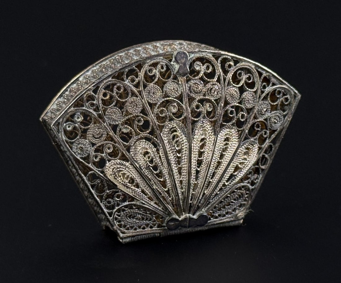 Art Deco Filigree .800 Silver Rosary Box: 10.92 grams. 1 3/4" long.