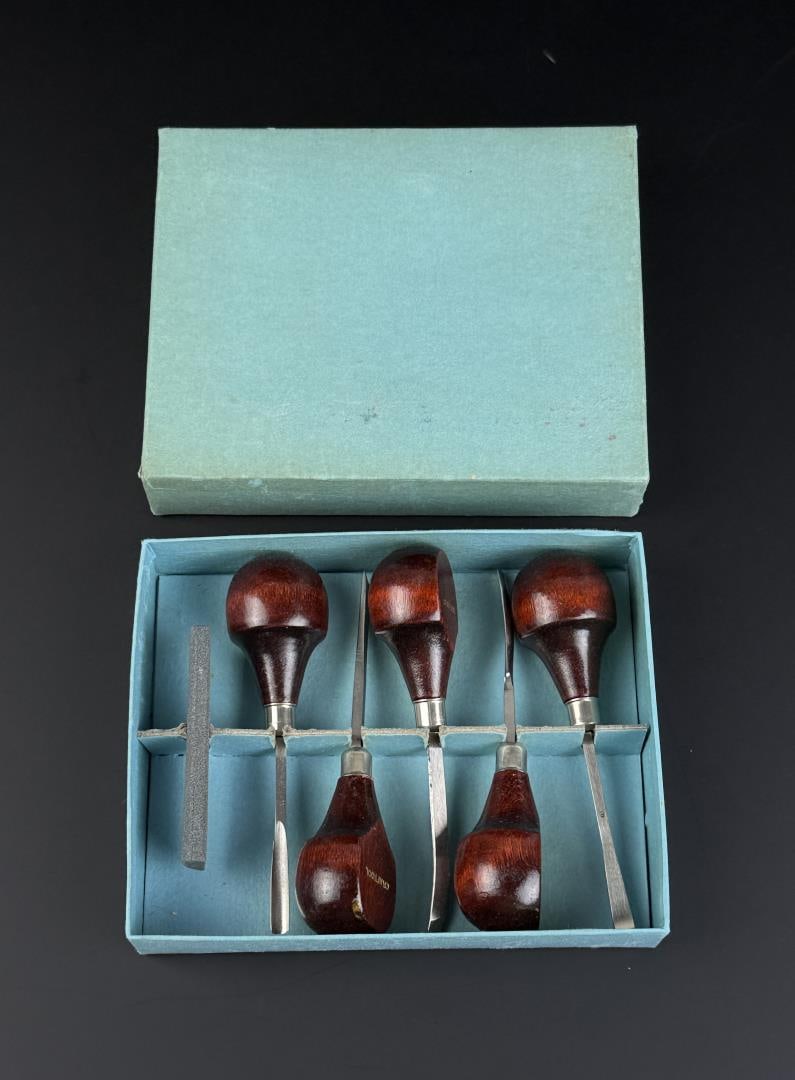 Craftool Palm Grip Leatherworking Tools: Longest piece is 5" long. 5 pieces present, 1 is missing. Chisels and Gouges.