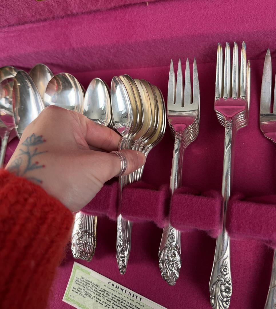 Oneida Community Silver Plate Flatware Set - 4