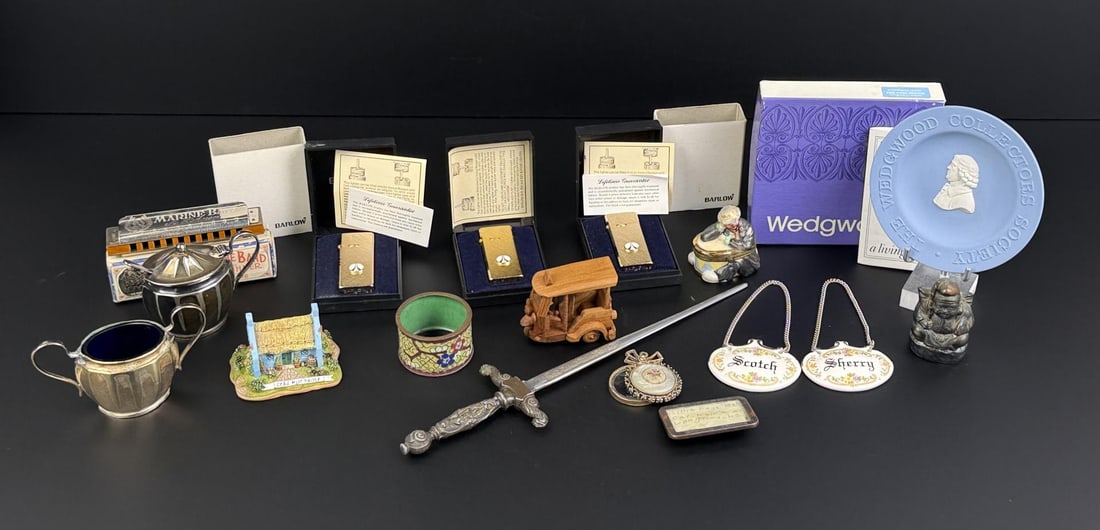 Group of Assorted Collectibles: Nice grouping.