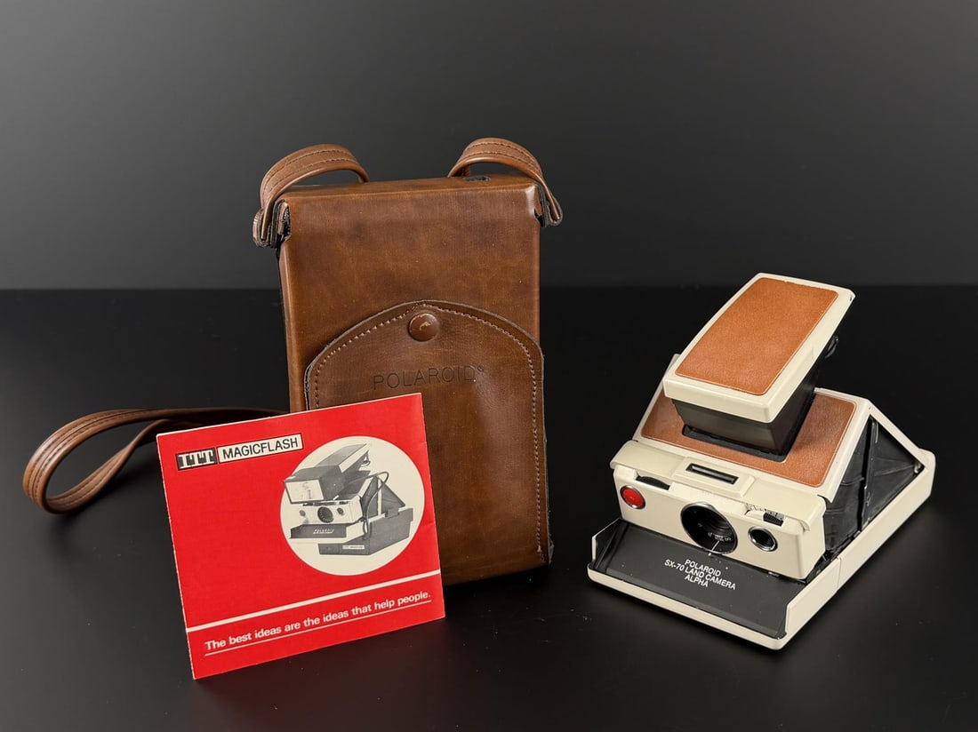 White Polaroid SX-70 Land Camera Alpha: Nice example.