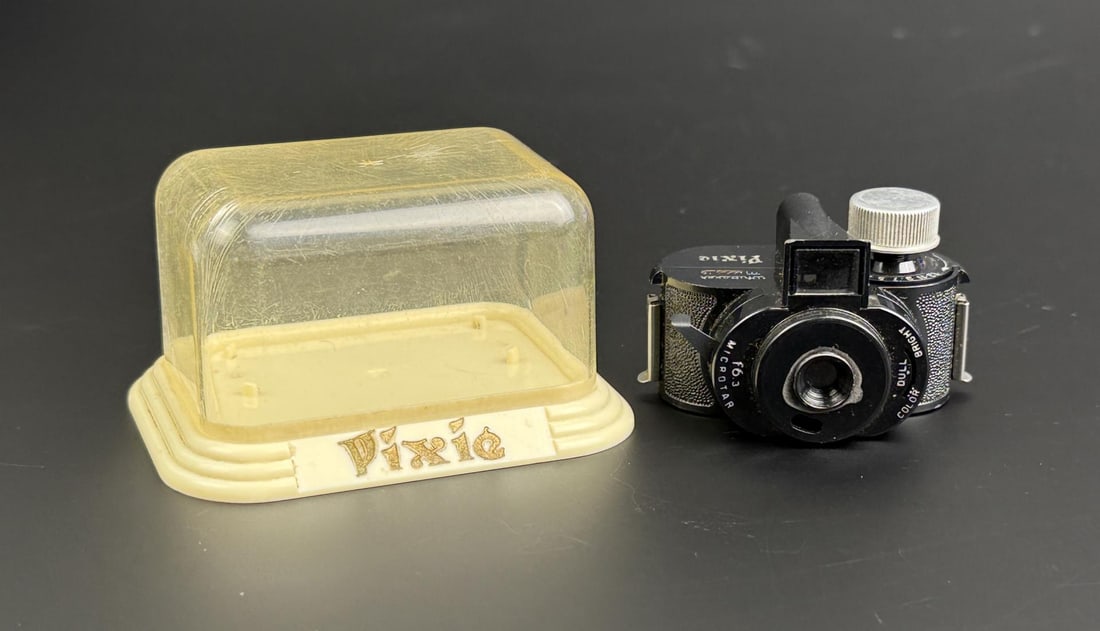Whittaker Micro 16 Pixie Spy Camera: With display bubble.