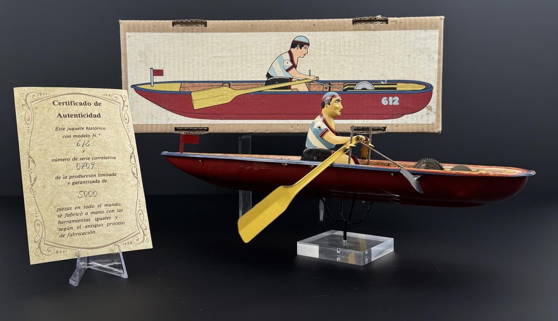 Paya Juguetes Tin Toy Wind Up Canoe: Toy is 9 3/4" with paddles by 10 7/8" long.