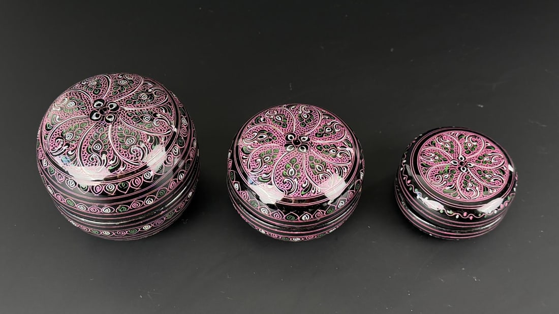 Thai Black Lacquer Nesting Bopwls - 2