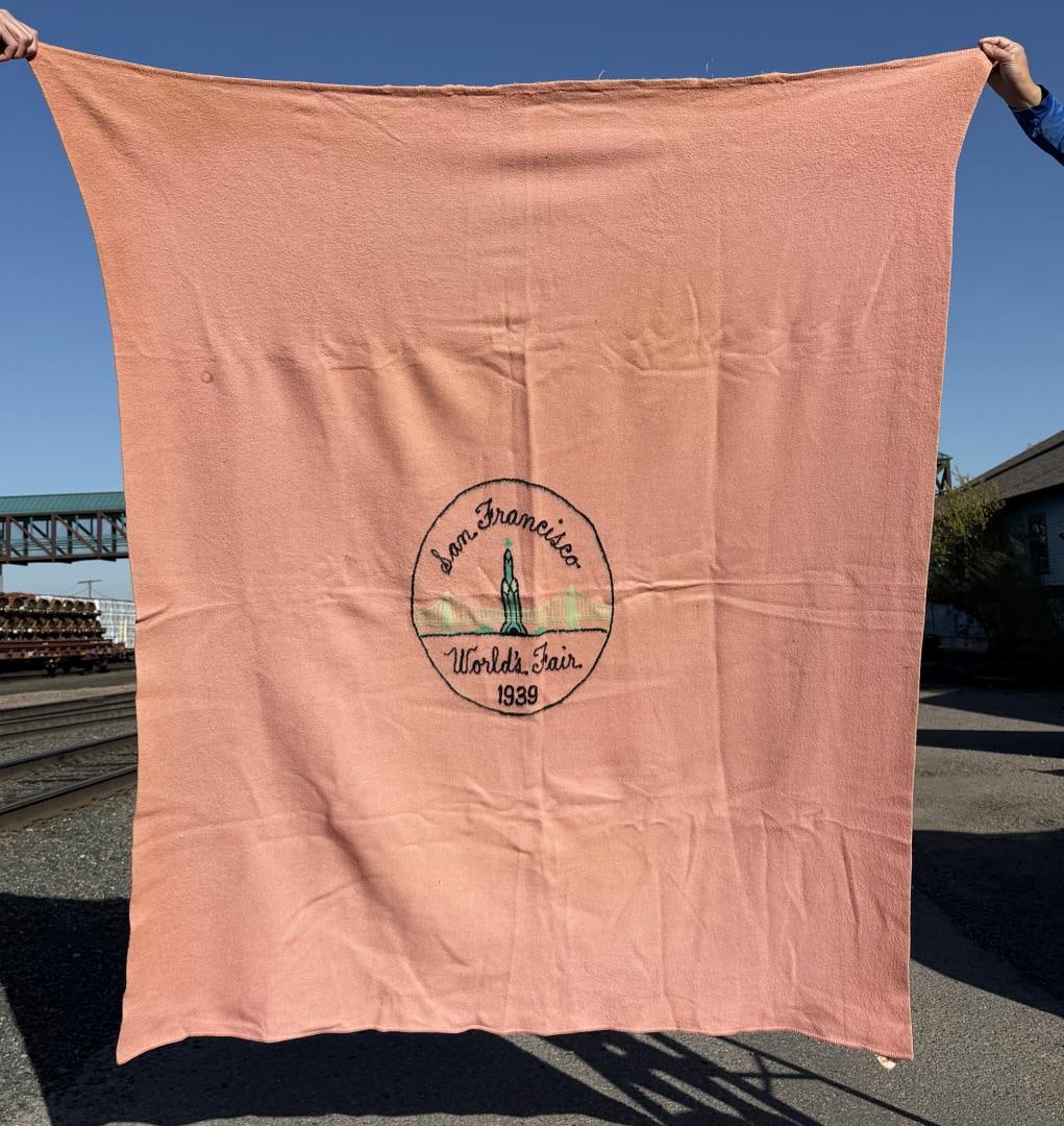 1939 San Francisco Worlds Fair Throw Blanket: 64 3/4" by 84". Made by Jack Frost