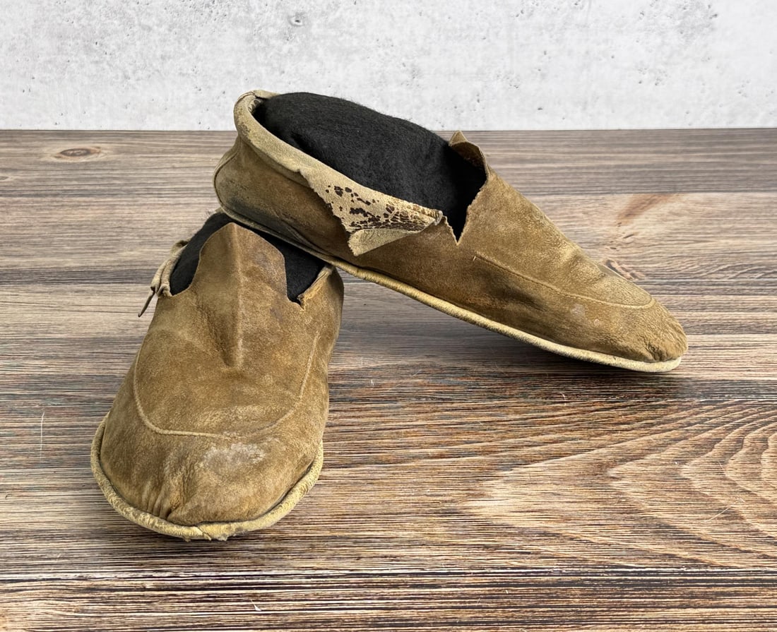 Black Powder Rendezvous Leather Moccasins: 11" by 4 1/2" by 3 3/4"