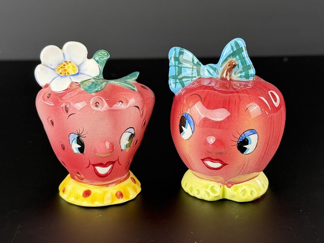 Anthropomorphic Apples Salt & Pepper Shakers (1 of 6)