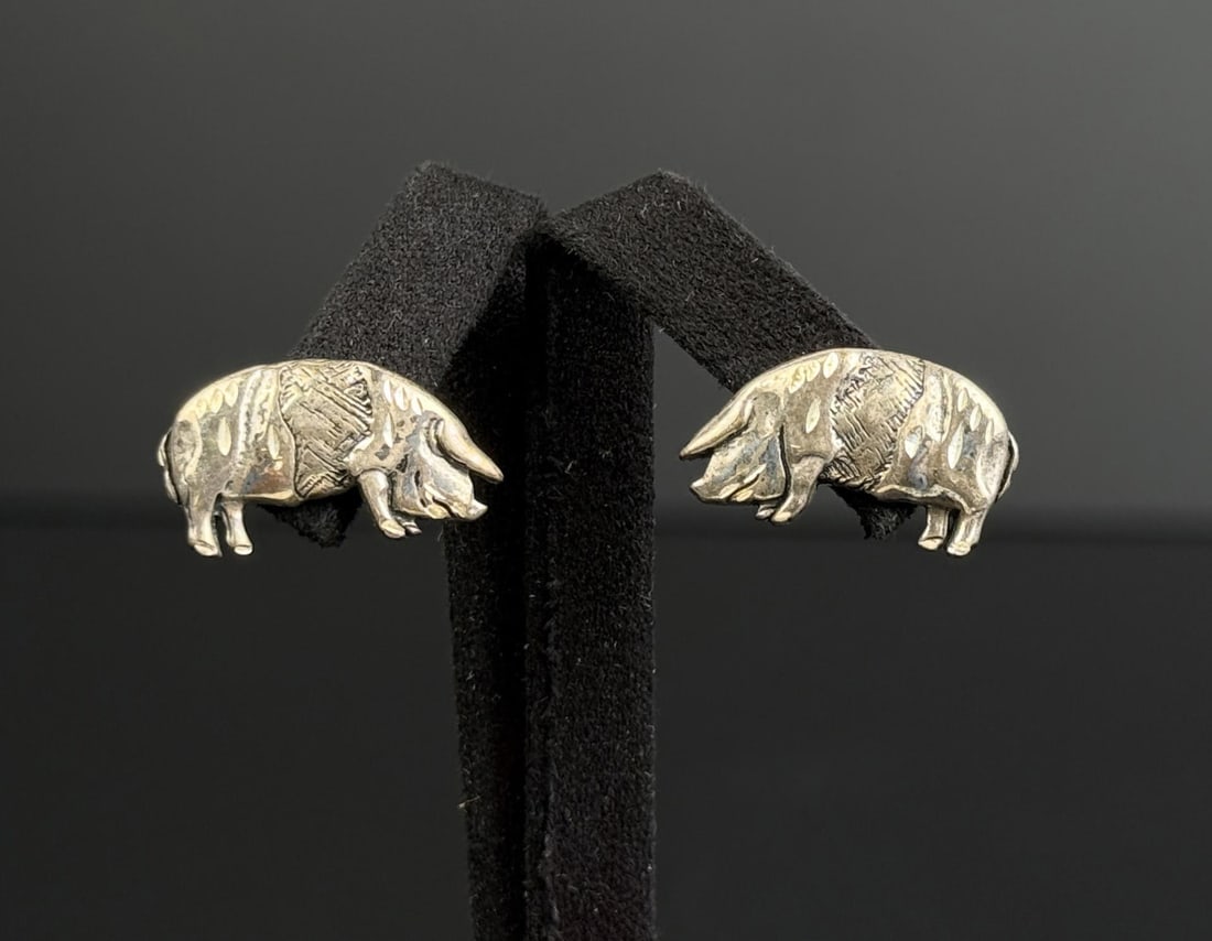 Sterling Silver Pig Earrings: 3.64 grams. 7/8" long.