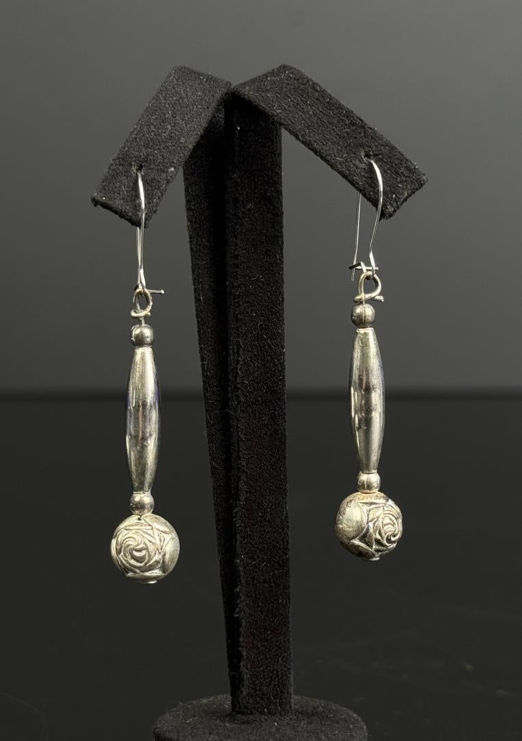 Navajo Sterling Silver Bench Bead Earrings: 3.42 grams. 2" long.