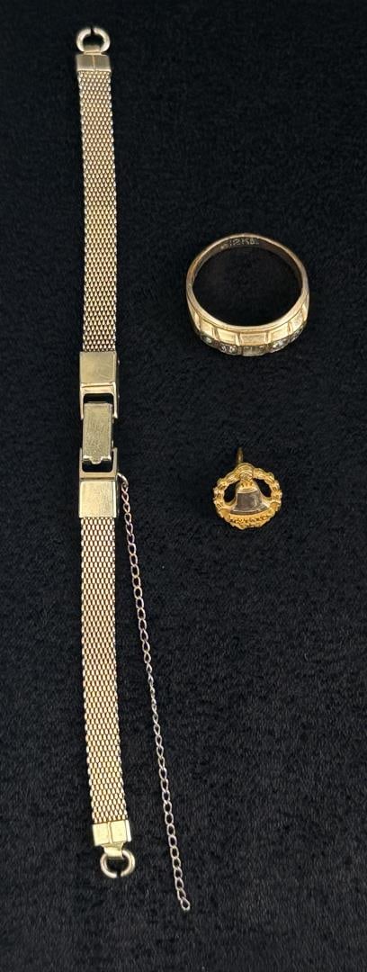 Gold Filled Ring Bracelet and pin.: 9.80 grams.