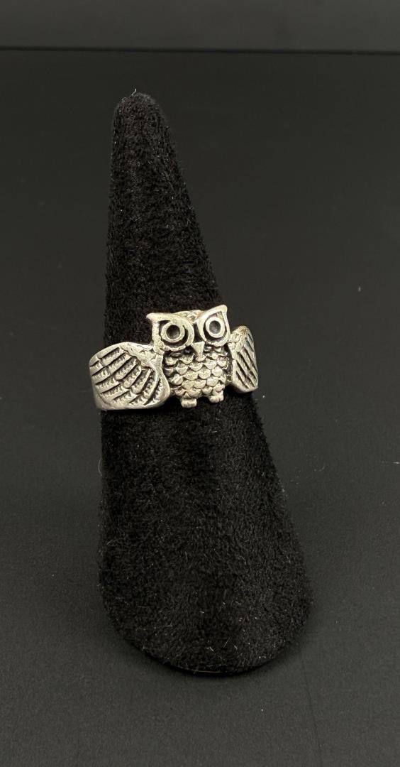 Sterling Silver Wise Owl Ring: Size 7 1/2. 3.86 grams.