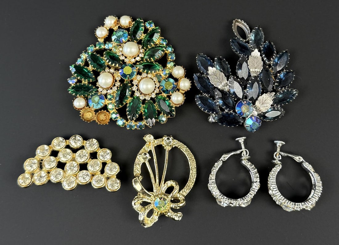 Group of Rhinestone Costume Jewelry Brooches: Nice grouping. The largest two are missing stones.