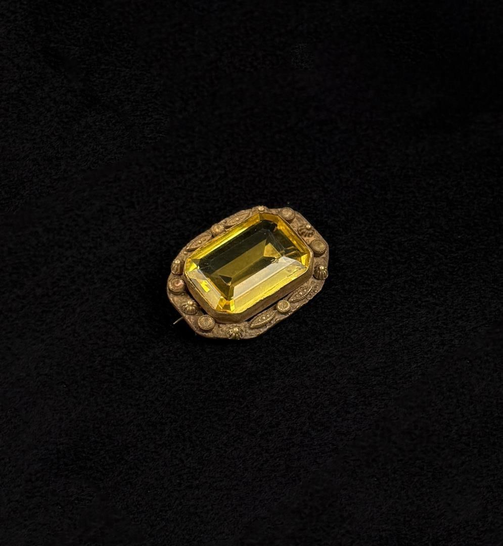 Victorian Yellow Paste Gold Filled Brooch: 1 1/2" by 1".