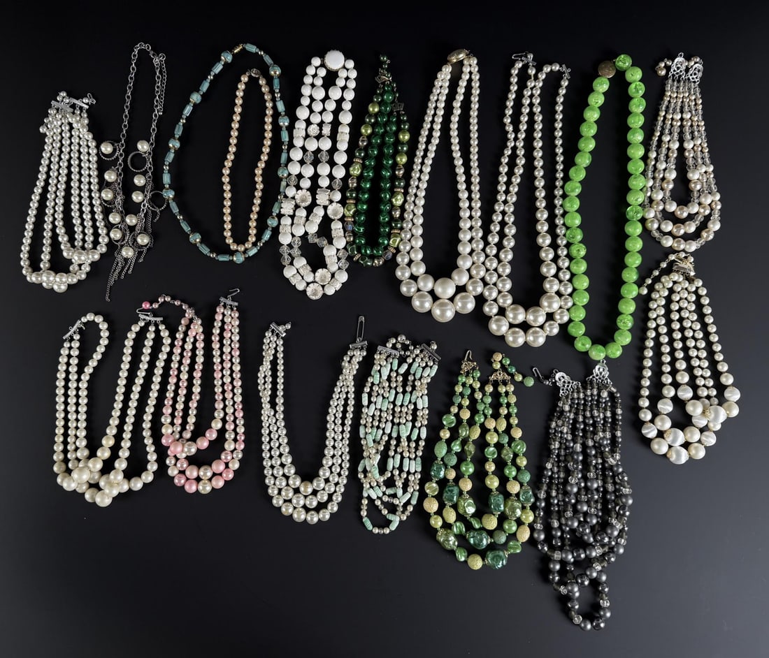 Collection of Costume Jewelry Faux Pearl Necklaces: Nice grouping. 3lbs total weight