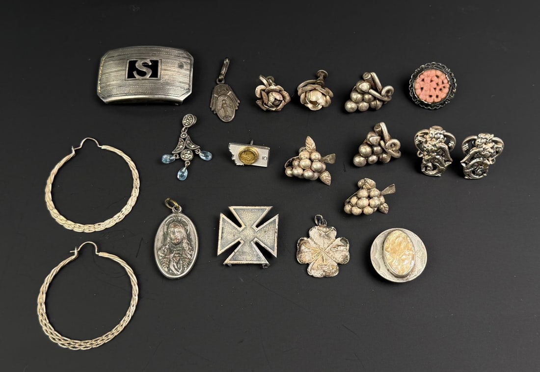 Collection of Sterling Silver Jewelry: 85.4 grams.