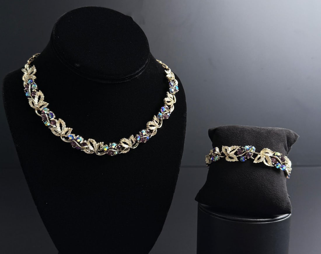 Lisner Aurora Borealis Rhinestone Jewelry Suite (1 of 7)